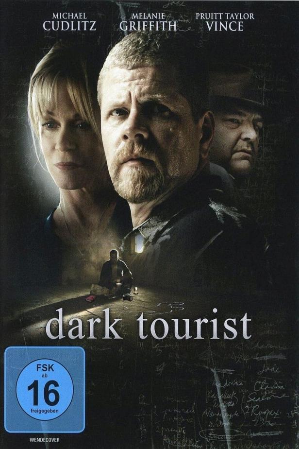 Das Filmplakat für „Dark Tourist“ zeigt Michael Cudlitz, Melanie Griffith und Pruitt Taylor Vince.