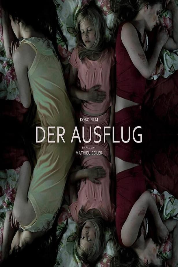 Das Filmplakat für „Der Ausflug“ zeigt drei schlafende Mädchen auf einer blumigen Matratze.