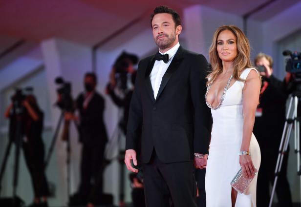 FILES-US-ENTERTAINMENT-LOPEZ-AFFLECK-ENGAGEMENT