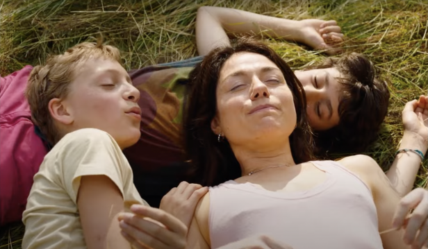 "Close"-Trailer: Emotionales Coming-of-Age-Drama von A24