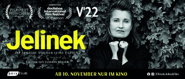 Das Filmplakat für „Elfriede Jelinek – Die Sprache von der Leine lassen“ zeigt die Autorin vor Blätterwerk.