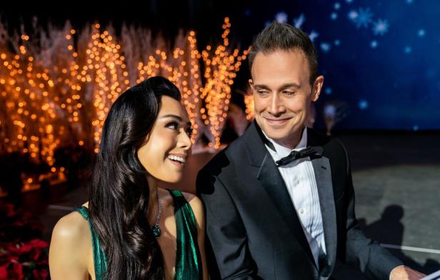 Aimee Garcia und Freddie Prinze Jr. in "Christmas with You"