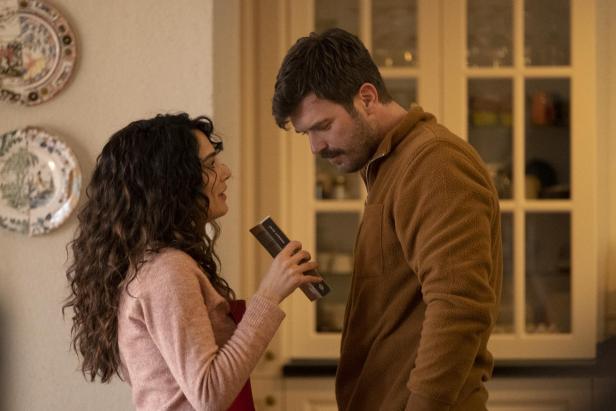 Funda Eryigit als Beyza, Kivanc Tatlitug als Yalin in "Boga Boga"