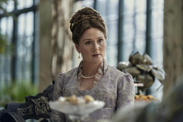 Ruth Gemmell als Violet Bridgerton in "Queen Charlotte"