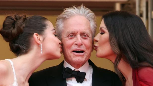 michael-douglas-zeta-jones-cannes-2023.jpg