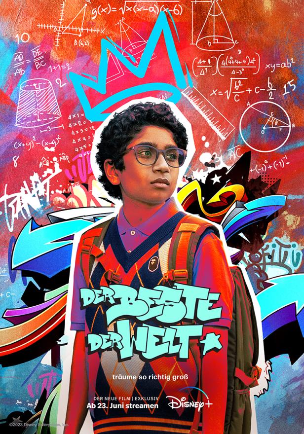Ein Junge mit Brille vor einer Wand mit Graffiti und mathematischen Formeln für den Film „Der Beste der Welt“.