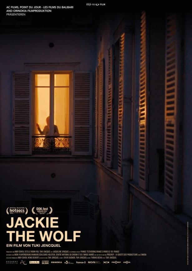 Das Filmplakat für „Jackie the Wolf“ zeigt eine Person, die in einem erleuchteten Fenster steht.