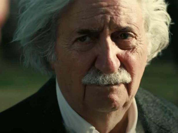 Tom Conti als Albert Einstein in "Oppenheimer"