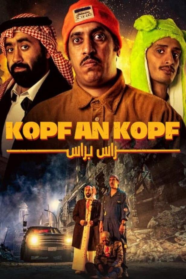 Das Filmplakat für „Kopf an Kopf“ zeigt drei Männer vor einer zerstörten Stadt.