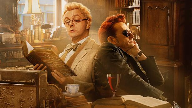 Aziraphale (Michael Sheen) mit Heiligenschein und Crowley (David Tennant) in "Good Omens"