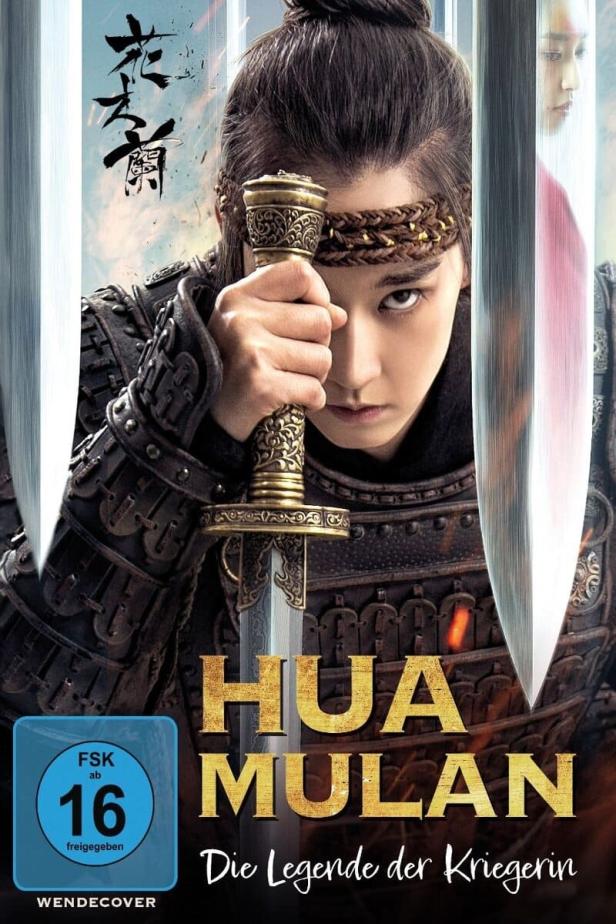 Das Filmplakat zeigt Hua Mulan, die ein Schwert vor ihr Gesicht hält.