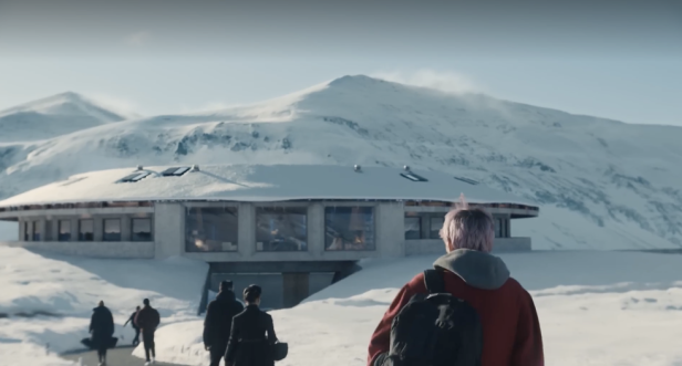 Das schneebedeckte Hotel von "A Murder at the End of the World"