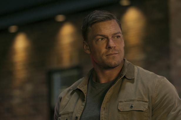 reacher-alan-ritchson.jpg