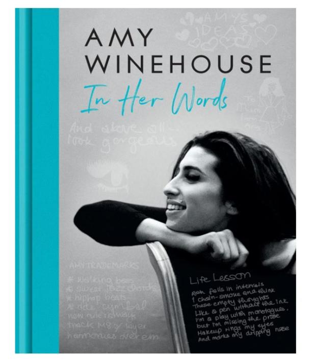 Das Cover des Buches „Amy Winehouse: In Her Words“ mit einem Porträt der Sängerin.