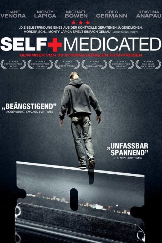 Das Filmplakat für „Self Medicated“ zeigt einen jungen Mann, der auf einer Rasierklinge balanciert.
