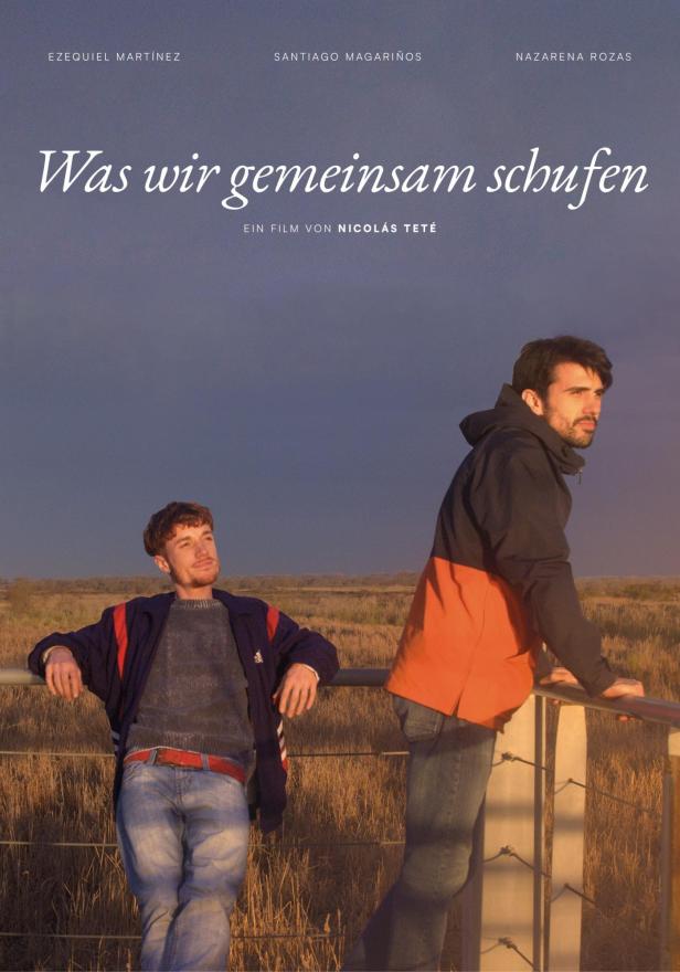 Das Filmplakat für „Was wir gemeinsam schufen“ zeigt zwei Männer vor einer weiten Landschaft.
