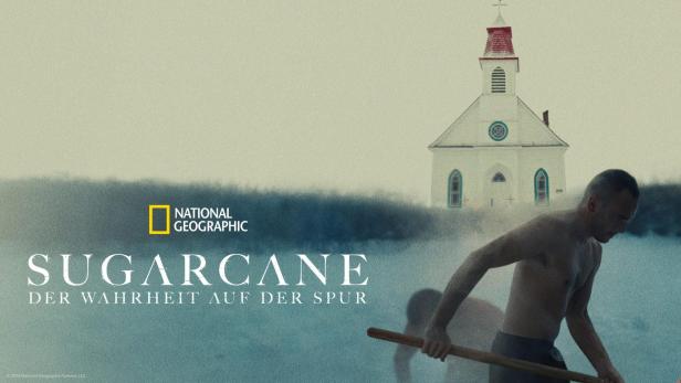 Ein Mann arbeitet auf einem Feld vor einer Kirche; Titelbild für „Sugarcane: Der Wahrheit auf der Spur“ von National Geographic.