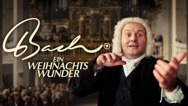 Ein Mann in historischer Kleidung und Perücke präsentiert „Bach – Ein Weihnachtswunder“.