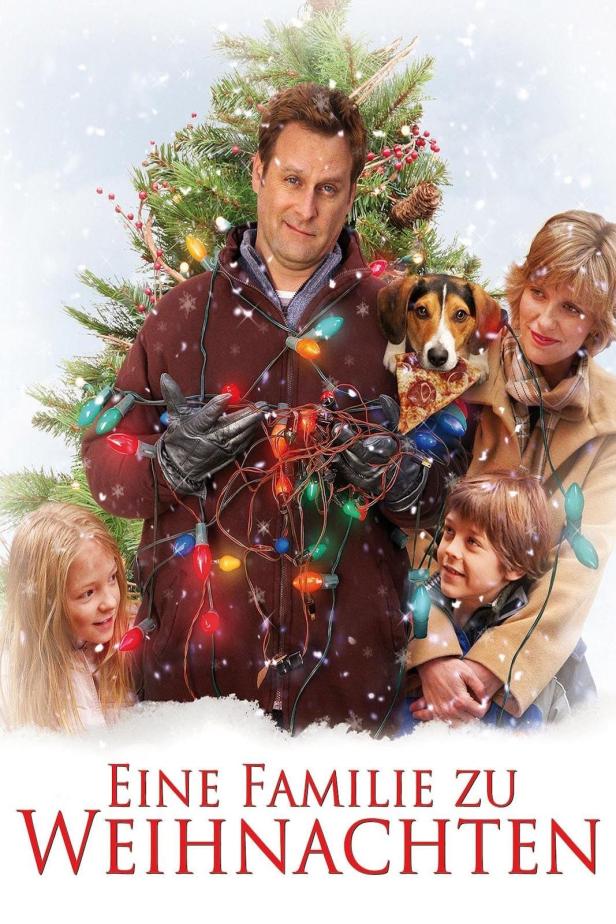 Das Filmplakat für „Eine Familie zu Weihnachten“ zeigt eine Familie mit einem Hund, der ein Stück Pizza hält.