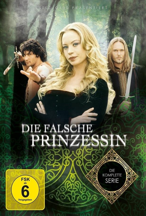Das Cover der kompletten Serie „Die falsche Prinzessin“ zeigt drei Darsteller mit Schwertern.