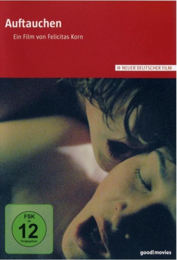 Das Filmplakat für „Auftauchen“ von Felicitas Korn zeigt zwei sich umarmende Personen.