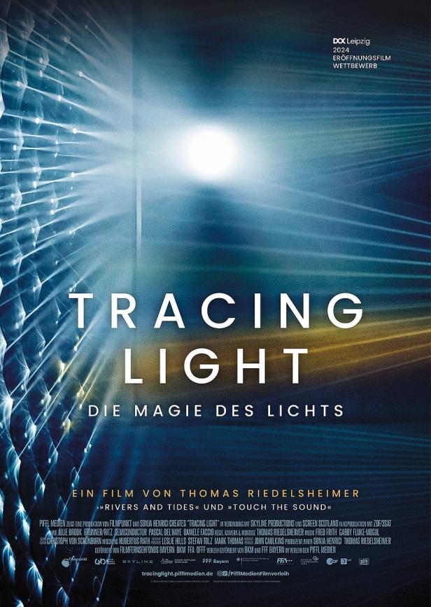 Das Filmplakat für „Tracing Light“ zeigt Lichtstrahlen und den Titel des Films.