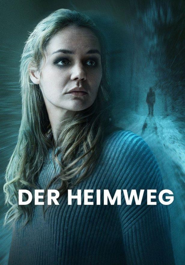 Das Filmplakat für „Der Heimweg“ zeigt eine Frau und eine unheimliche Gestalt im Hintergrund.
