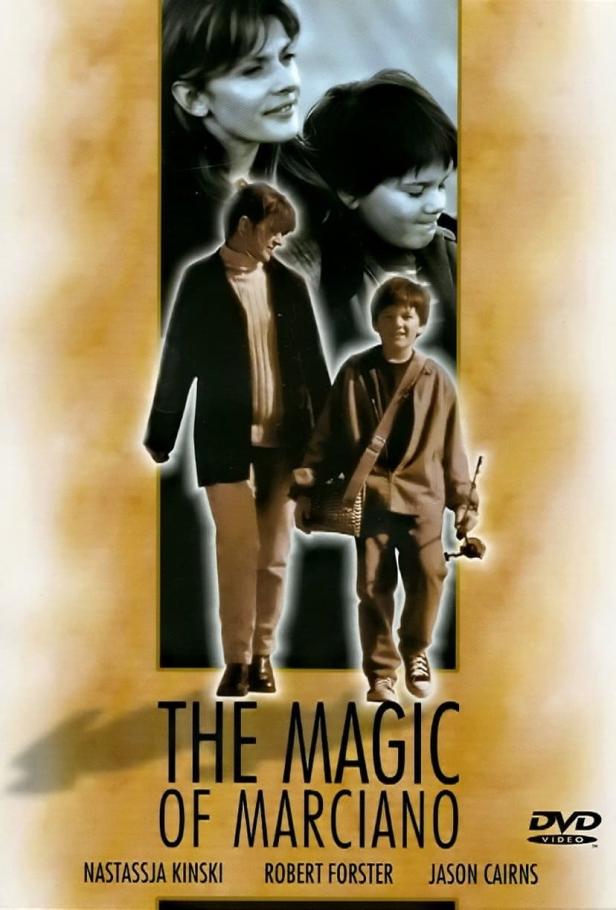 Das Filmplakat für „The Magic of Marciano“ zeigt Nastassja Kinski und einen Jungen mit Angelausrüstung.