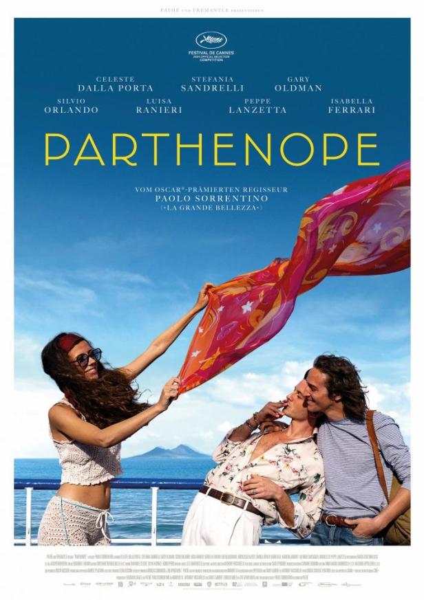 Das Filmplakat für „Parthenope“ von Paolo Sorrentino zeigt drei Personen an der Küste.