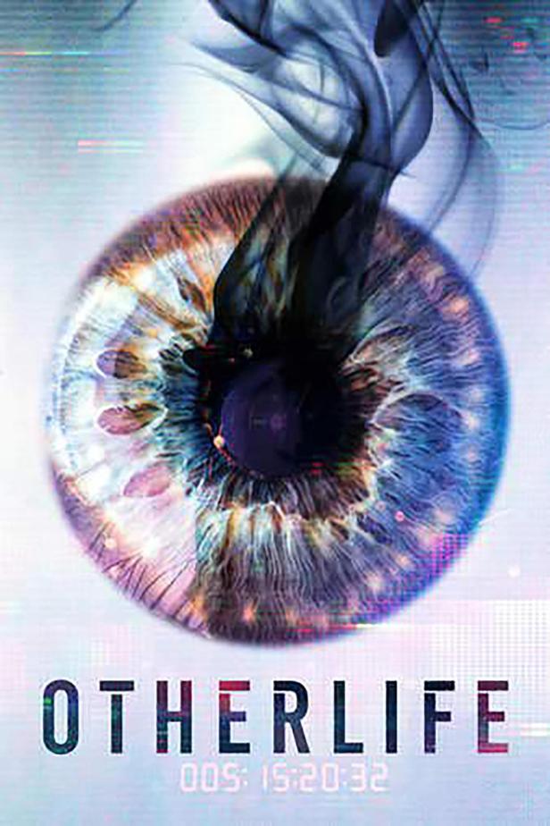 Das Filmplakat für „Otherlife“ zeigt ein stilisiertes Auge mit dunklem Rauch.