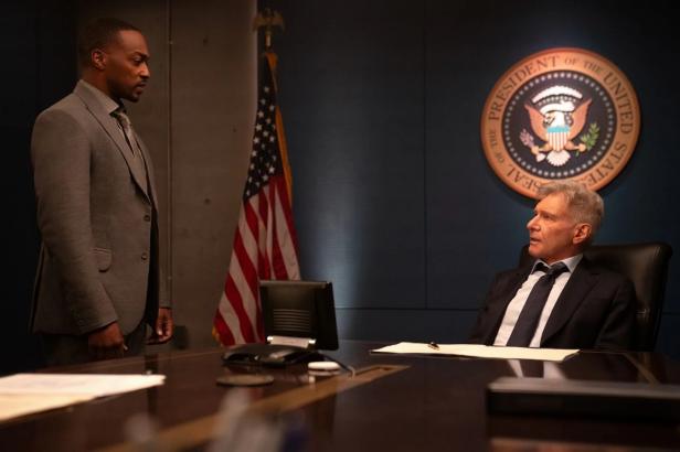 Anthony Mackie und Harrison Ford in einer Szene aus „Captain America: Brave New World“.