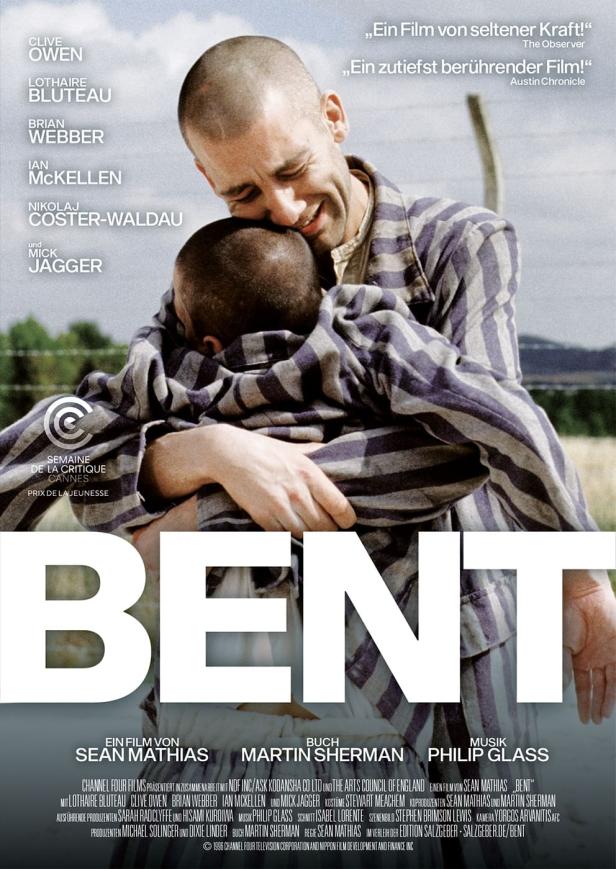 Das Filmplakat für „Bent“ zeigt zwei Männer in gestreifter KZ-Häftlingskleidung, die sich umarmen.