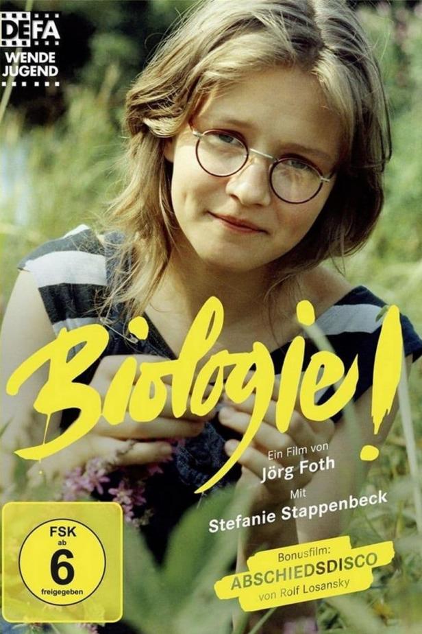 Das Filmplakat für „Biologie!“ zeigt eine junge Frau mit Brille.