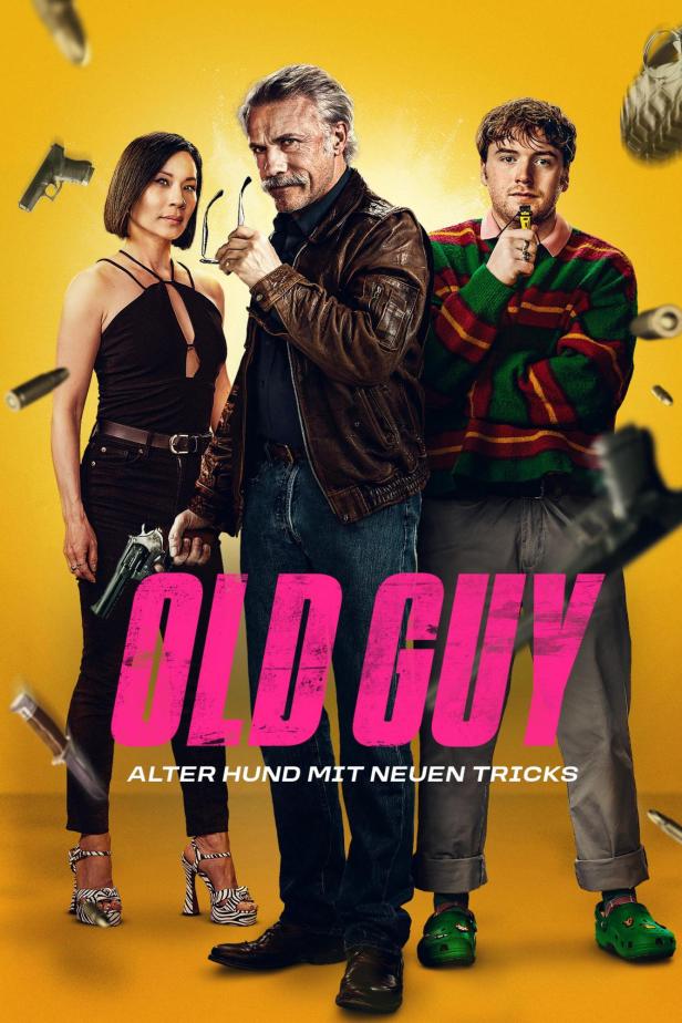 Das Filmplakat zu „Old Guy“ zeigt drei bewaffnete Personen vor gelbem Hintergrund.
