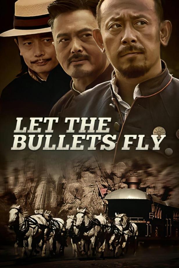 Das Filmplakat für „Let the Bullets Fly“ zeigt drei Männer und einen von Pferden gezogenen Zug.