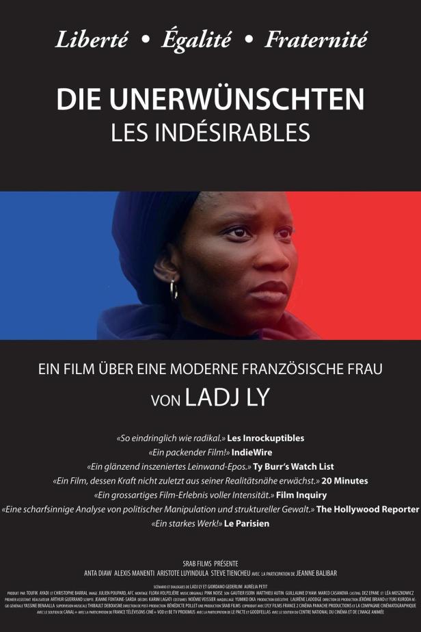 Das Filmplakat zeigt eine Nahaufnahme einer Frau vor einem Hintergrund in den französischen Nationalfarben.