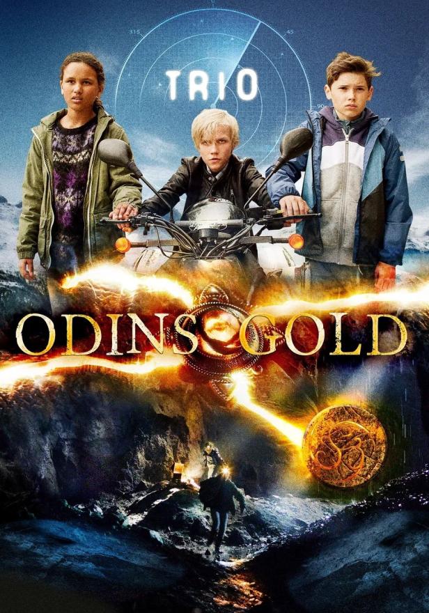 Das Filmplakat für „Trio – Odins Gold“ zeigt drei Kinder und ein Motorrad vor einer Bergkulisse.