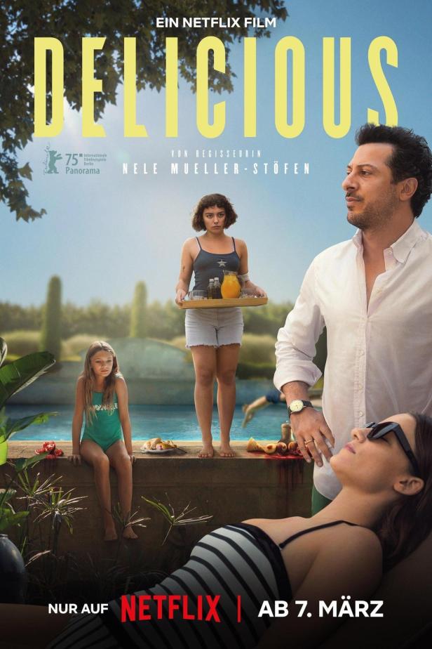 Das Filmplakat für „Delicious“ zeigt eine Familie am Pool.