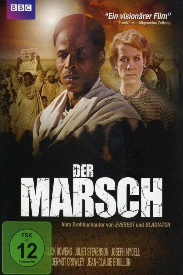 Das Filmplakat für „Der Marsch“ zeigt zwei Hauptfiguren vor einer Menschenmenge.