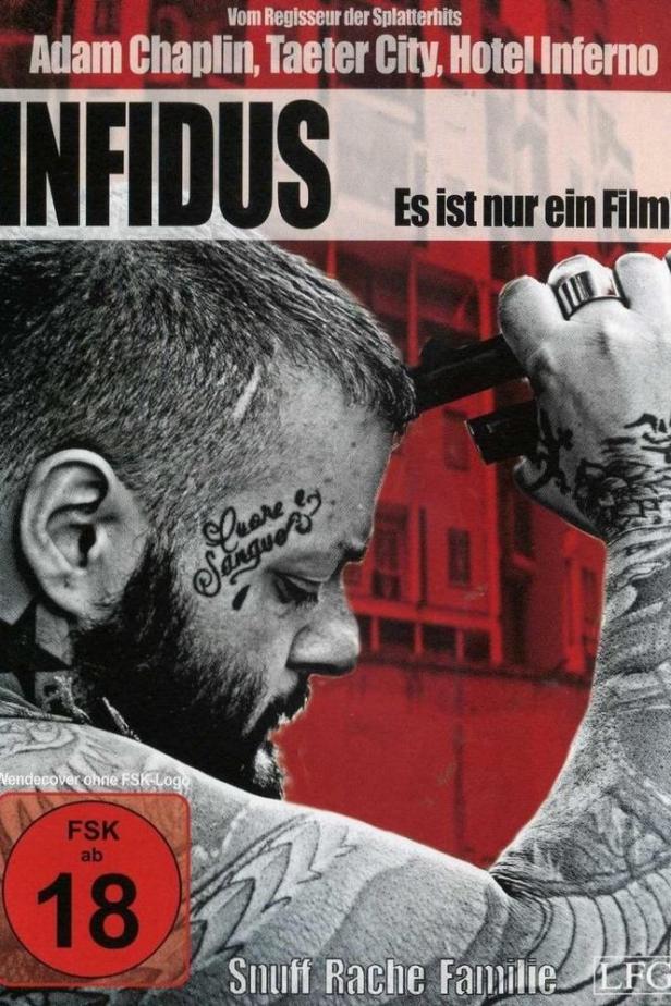 Das Cover des Films „Infidus“ zeigt einen Mann mit Tätowierungen, der sich eine Pistole an den Kopf hält.