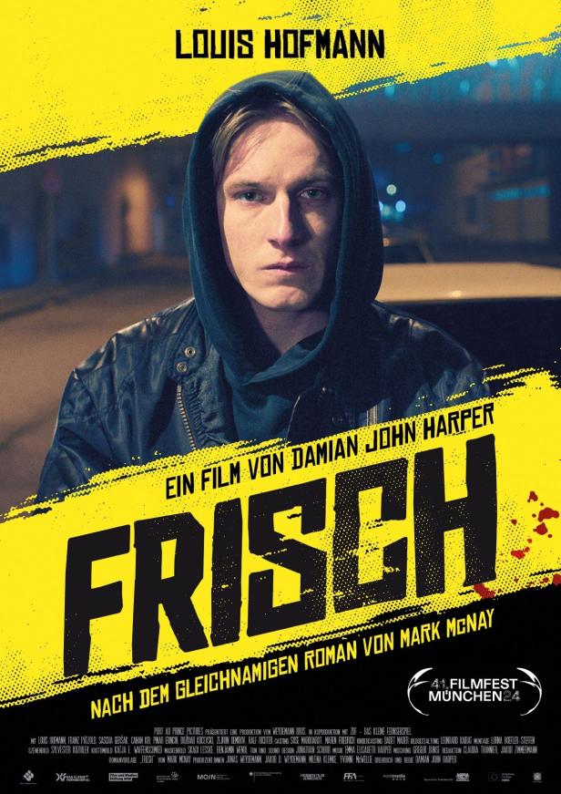 Das Filmplakat für „Frisch“ zeigt Louis Hofmann in einer dunklen Jacke mit Kapuze.
