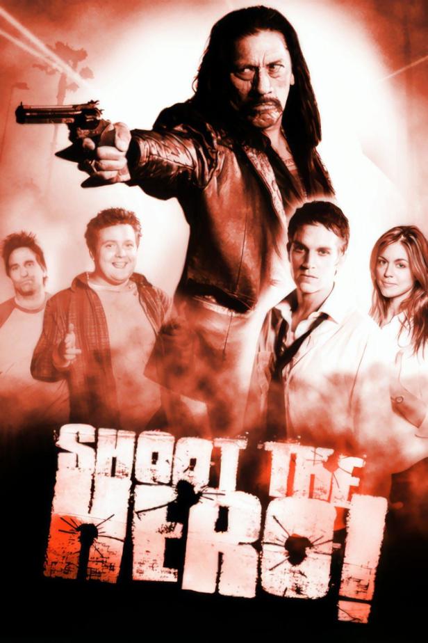 Das Filmplakat für „Shoot the Hero!“ zeigt Danny Trejo mit einer Waffe und weitere Schauspieler.