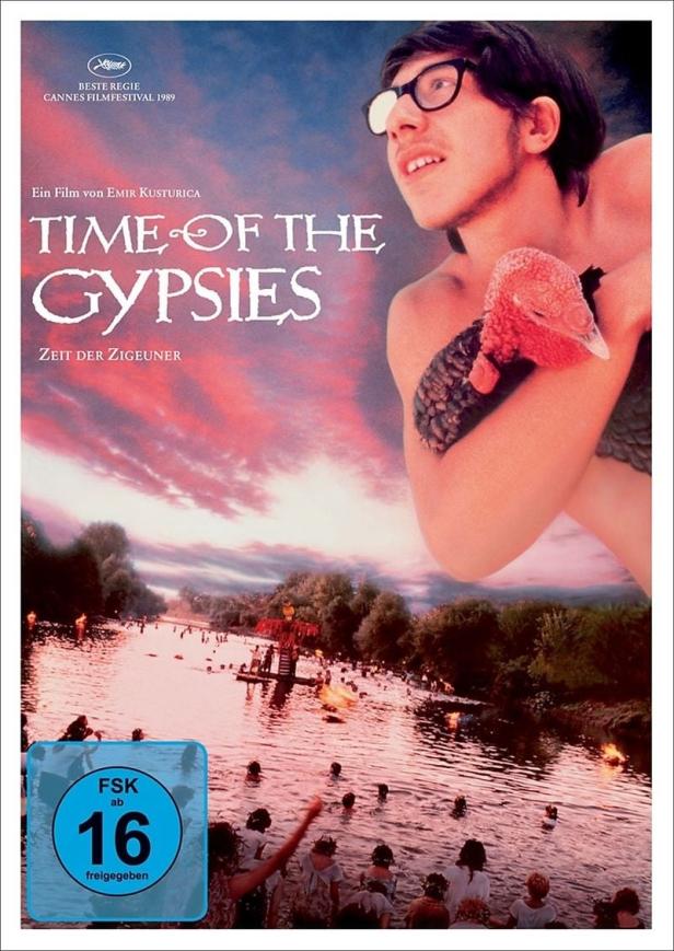 Das Filmplakat für „Time of the Gypsies“ zeigt einen Mann mit einer Pute vor einer Flussszene.
