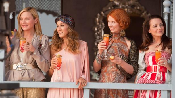 dapdFILE - In this undated file photo originally provided by Warner Bros., from left, actresses Kim Cattral as Samantha Jones, Sarah Jessica Parker as Carrie Bradshaw, Cynthia Nixon as Miranda Hobbes and Kristin Davis as Charlotte York are shown in a scen