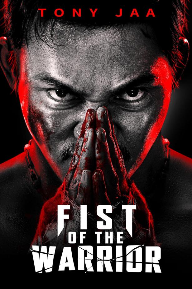 Ein Schwarz-Weiß-Porträt von Tony Jaa mit blutverschmierten Händen für „Fist of the Warrior“.