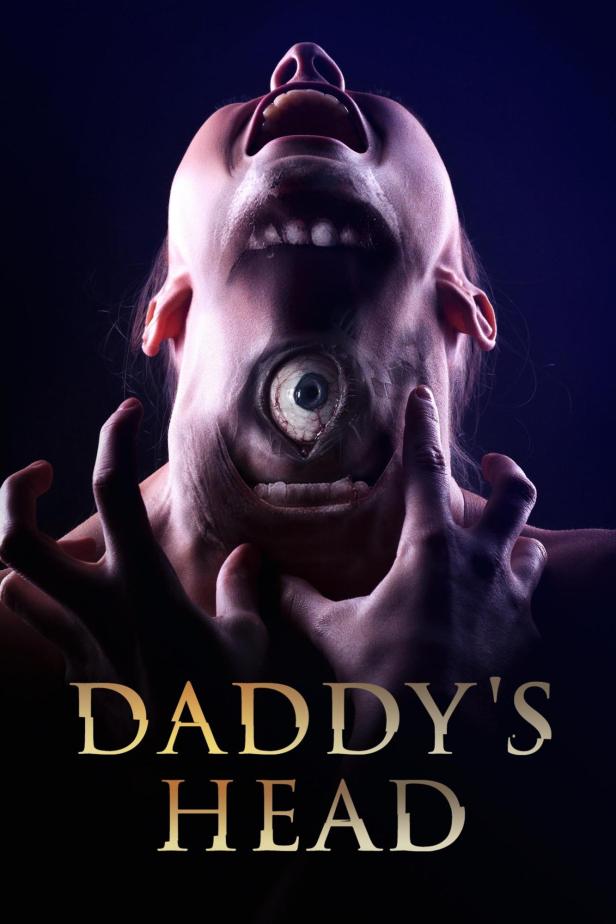 Das Filmplakat für „Daddy's Head“ zeigt ein Gesicht mit einem Auge im Wangenbereich.