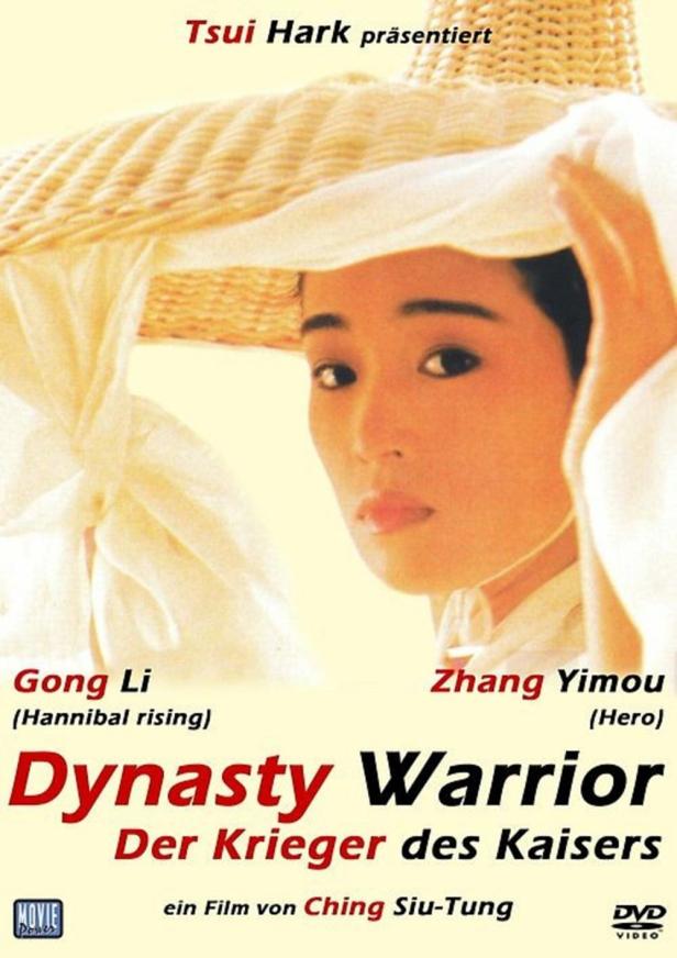 Das Filmplakat für „Dynasty Warrior“ zeigt Gong Li mit einem Strohhut.