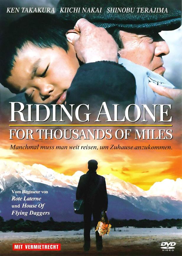 Das Filmplakat für „Riding Alone for Thousands of Miles“ zeigt Ken Takakura und einen Jungen.