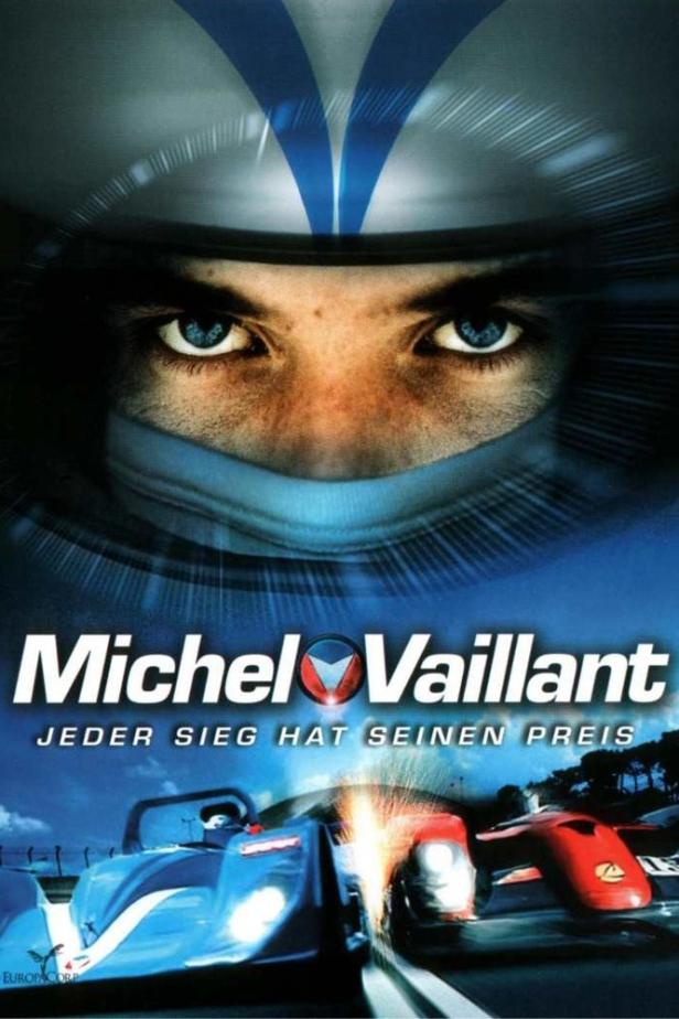 Das Filmplakat für „Michel Vaillant“ zeigt einen Rennfahrer und zwei Rennwagen.