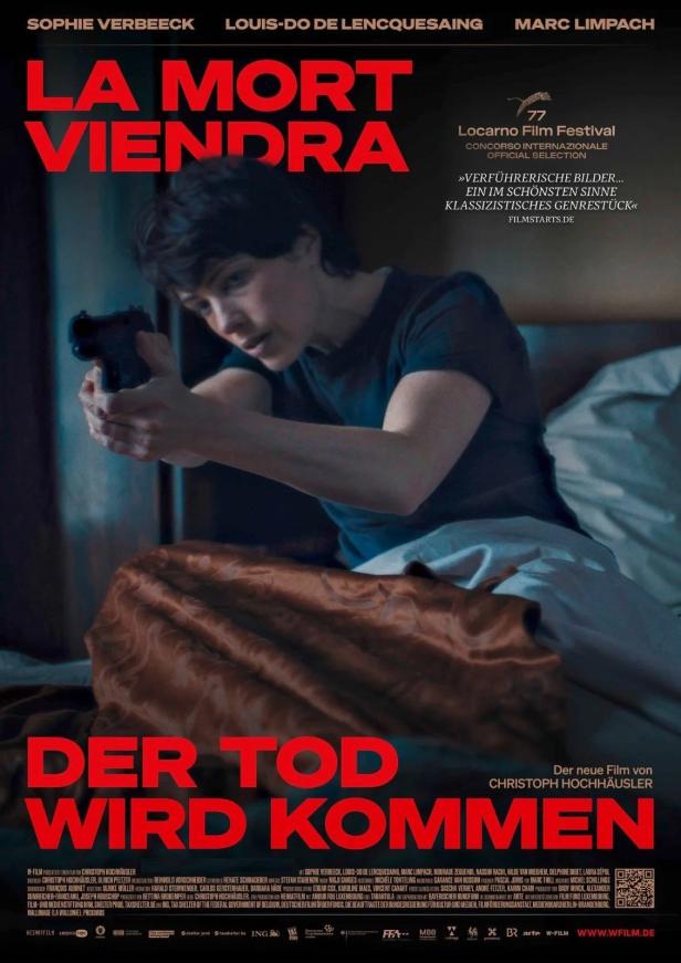 Das Filmplakat für „Der Tod wird kommen“ zeigt eine Frau mit einer Pistole.